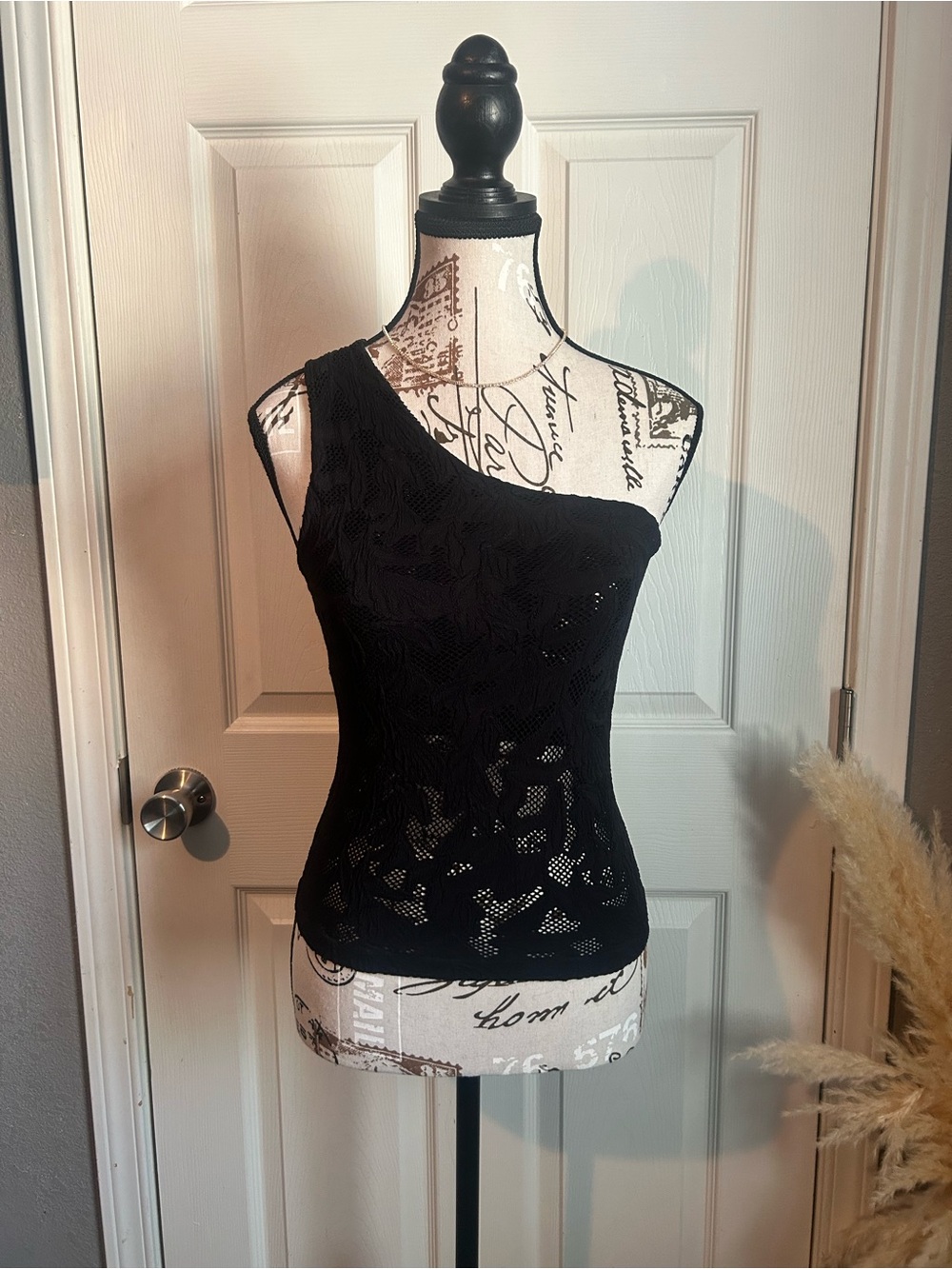 Nikibiki Black One-Shoulder Textured Camisole